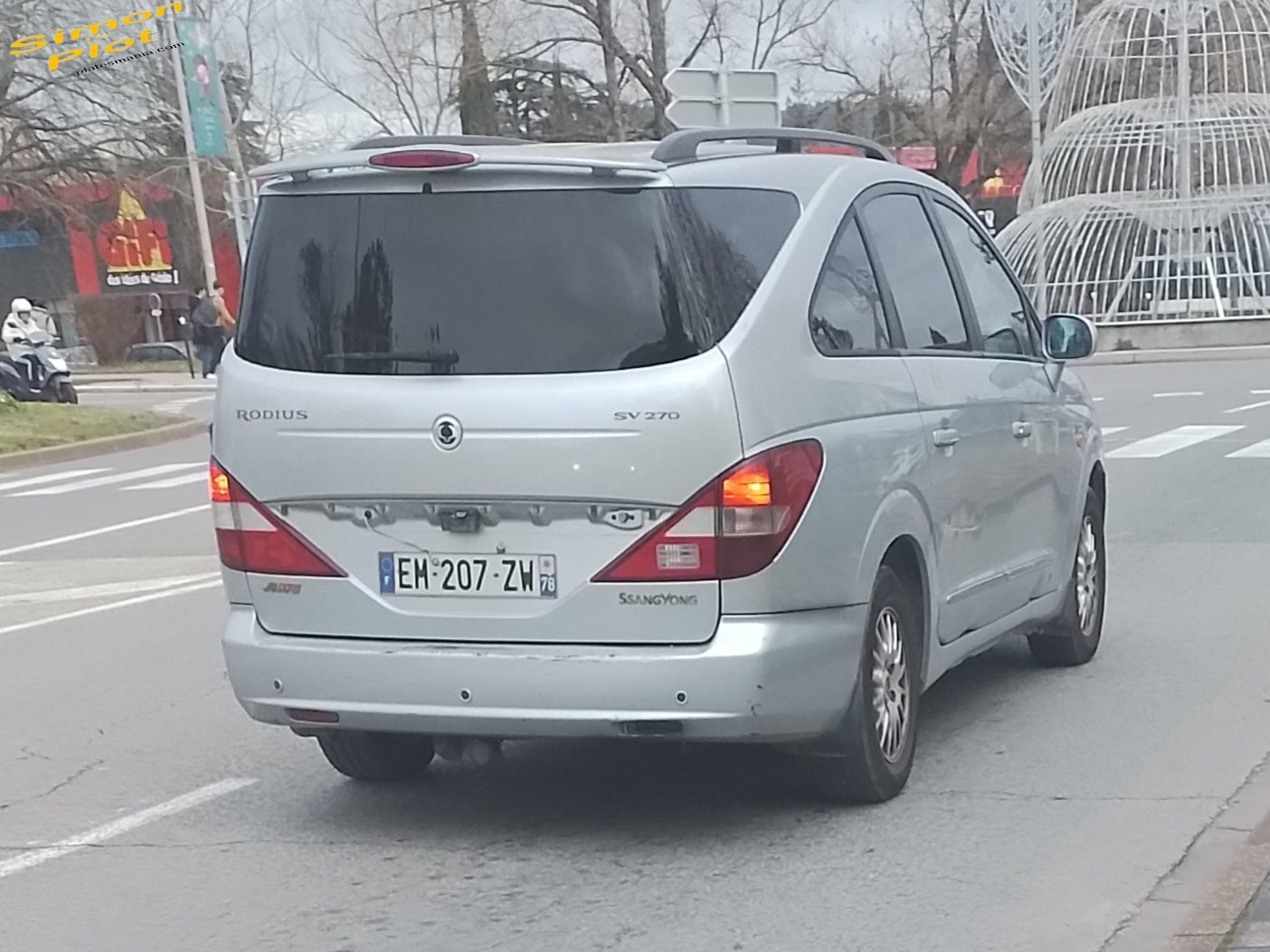 EM-207-ZW, SsangYong (KGM) Rodius / Stavic / Turismo 1st gen (A100), 2004–2007