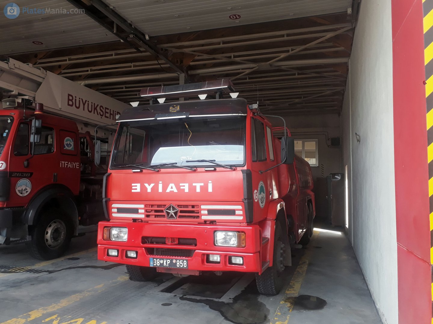 38 KP 858, Askam 8-Litre 