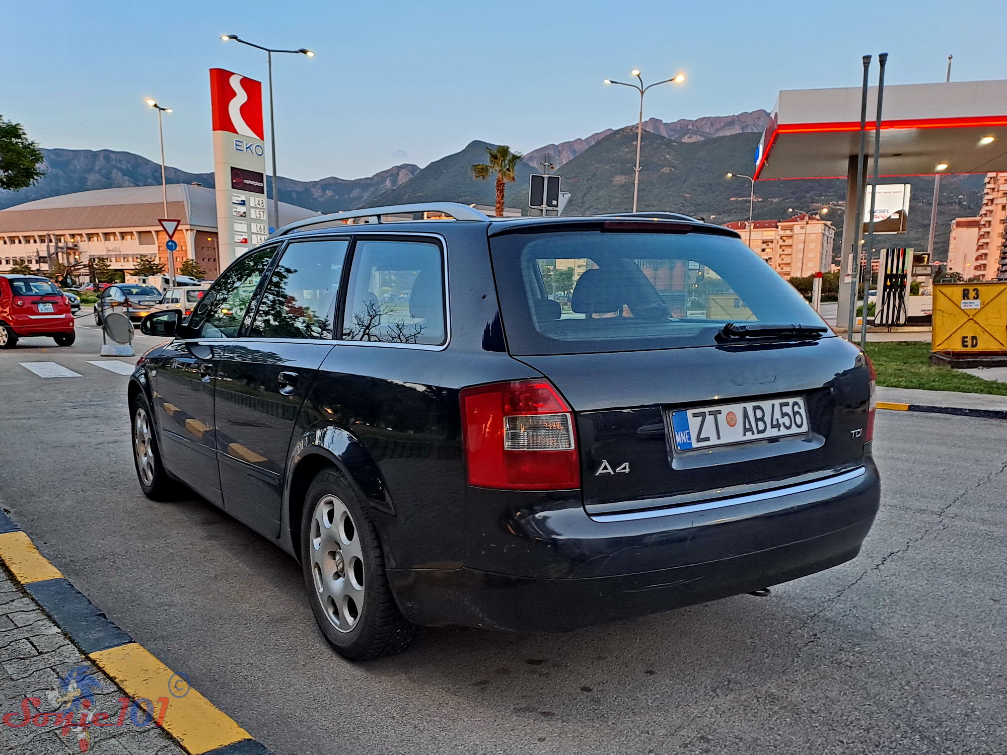 ZT AB456, Audi A4 2nd gen Avant (B6/8E5), 2001–2004