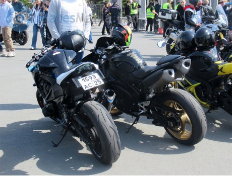 1593 ас 25, Kawasaki Z800