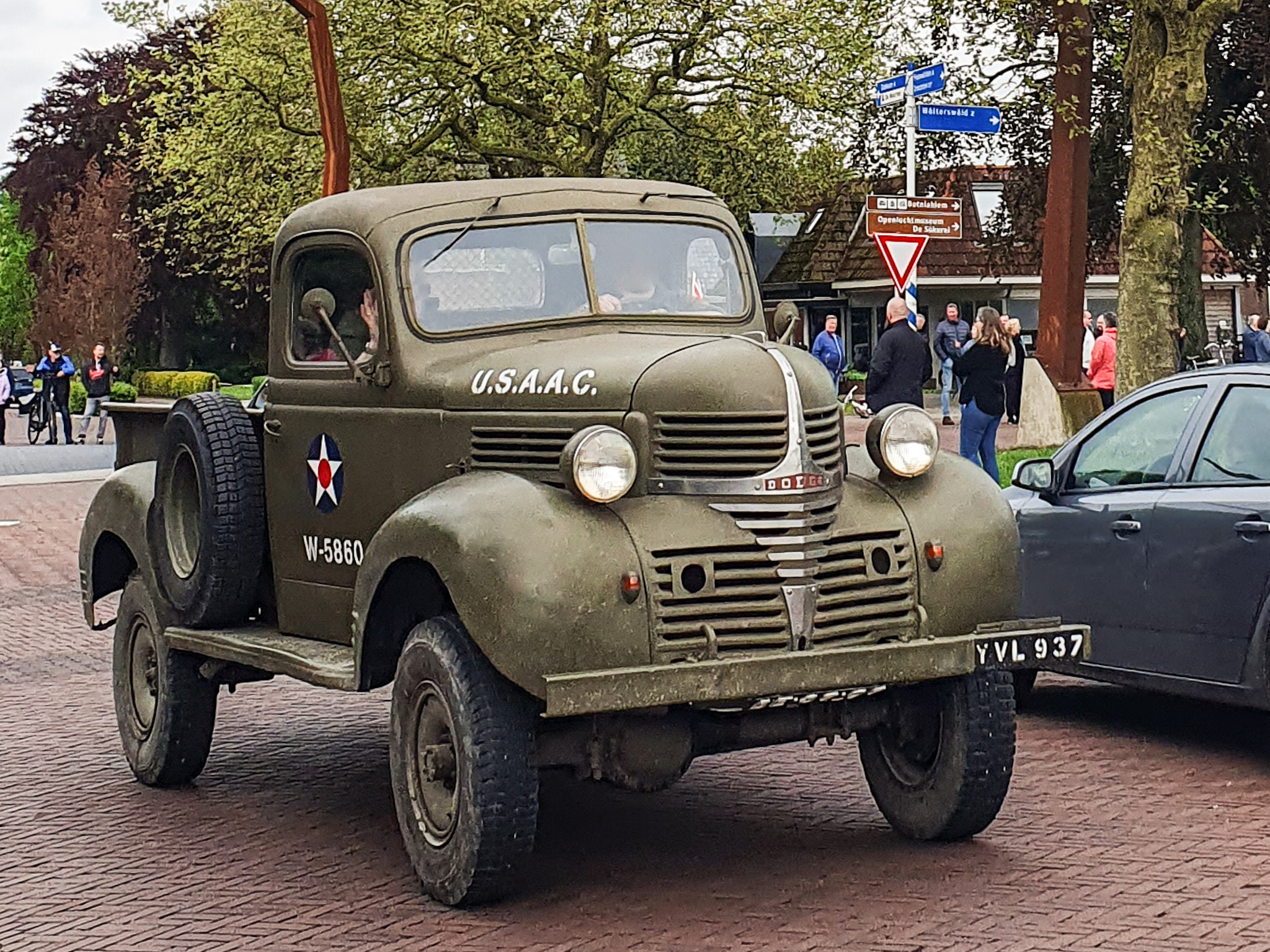 YVL937, Dodge T-/V-/W-Series 1940 V-series, 1939–1940
