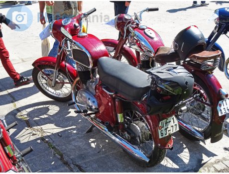 UH1 63-77, Jawa 250