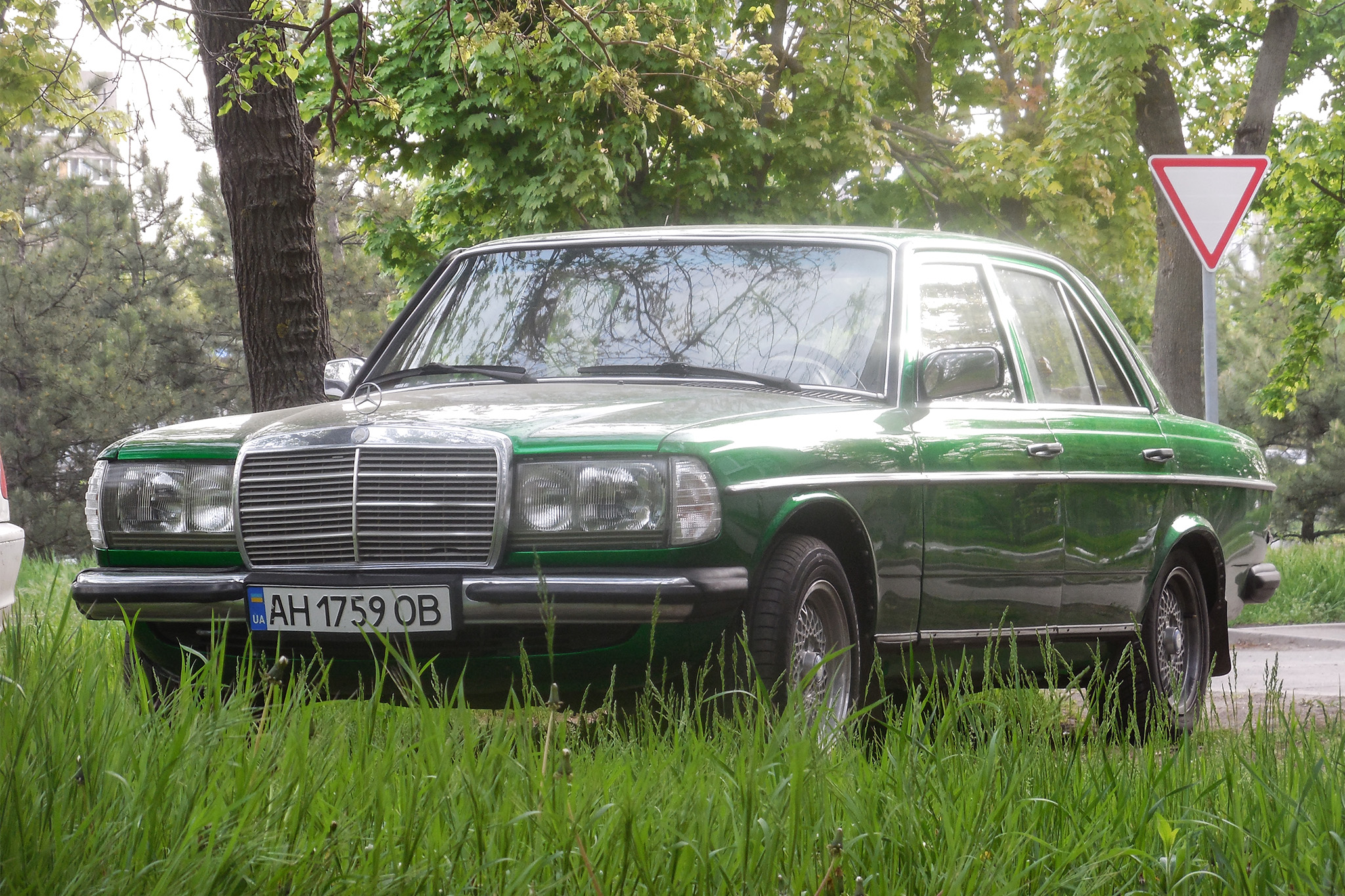 AH 1759 OB, Mercedes-Benz E-Klasse 200–300 Sedan (W123), 1975­–1986