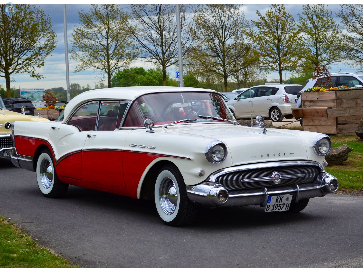 KK B 1957 H, Buick Special 2nd gen 1957 Riviera 4-door Hardtop (43; B-body), 7th facelift, 1956–1957