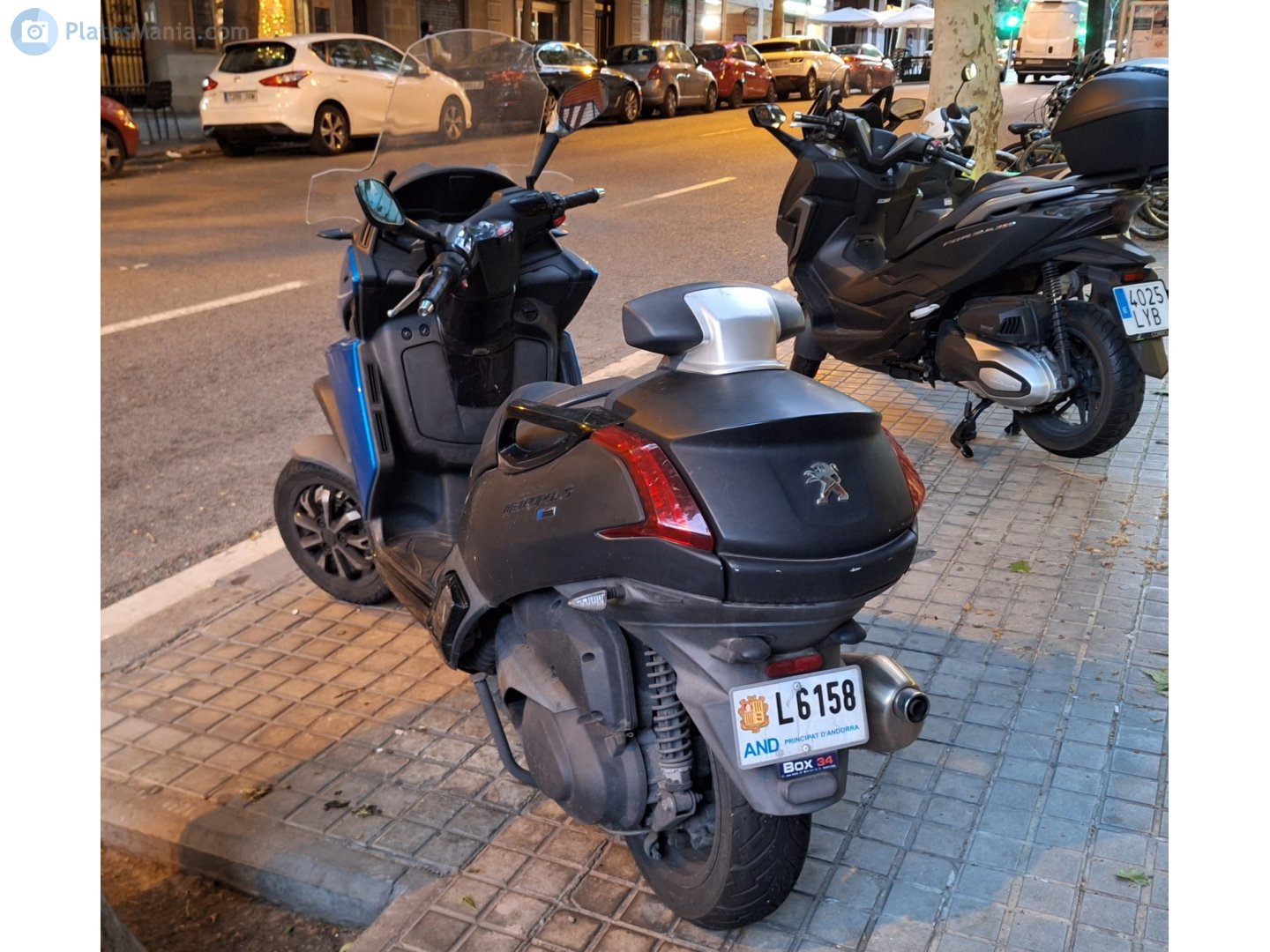 L 6158, Peugeot Metropolis 