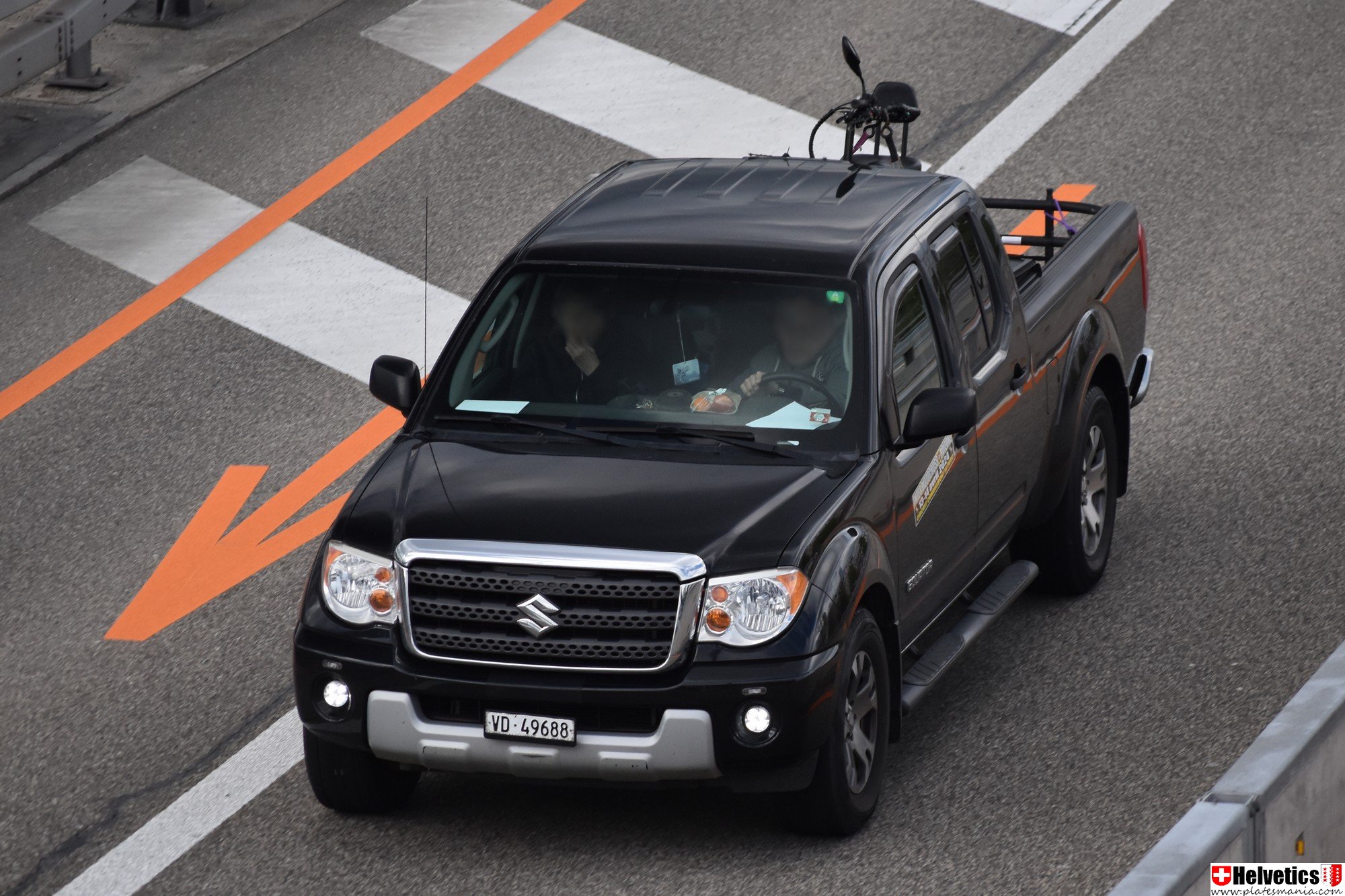 VD 49688, Suzuki Equator 1st gen (D40), 2008–2012