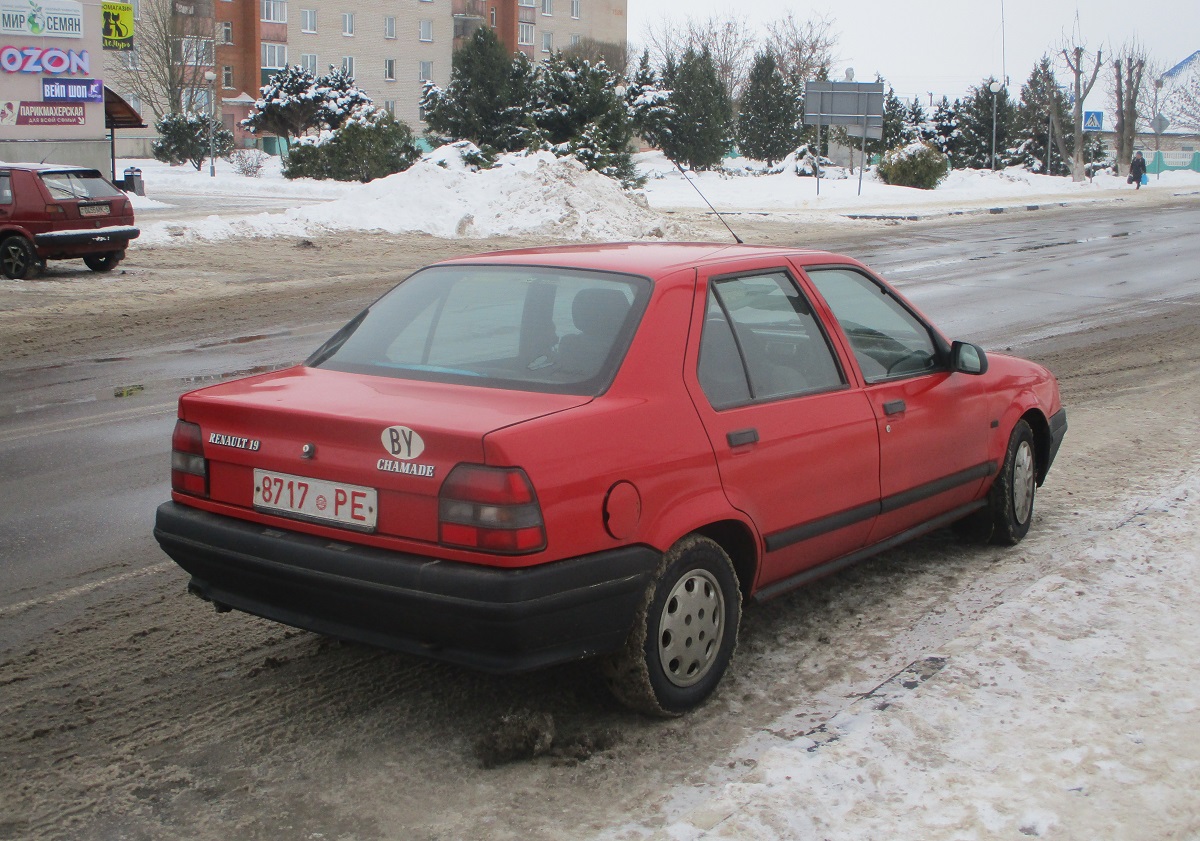 8717 PE, Renault 19 1st gen Chamade Sedan (L53), 1989–1992