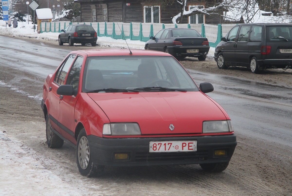 8717 PE, Renault 19 1st gen Chamade Sedan (L53), 1989–1992