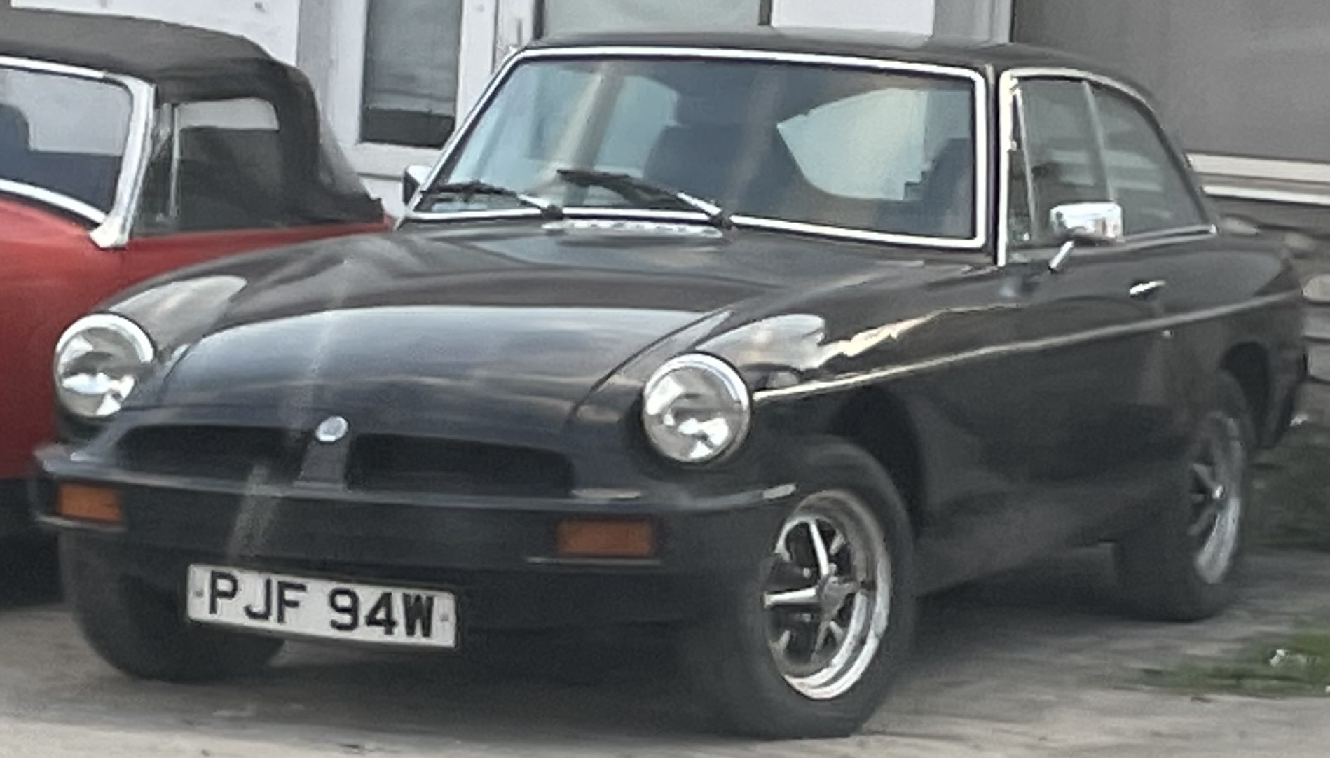PJF94W, MG B 1st gen GT Coupé, 1965–1980