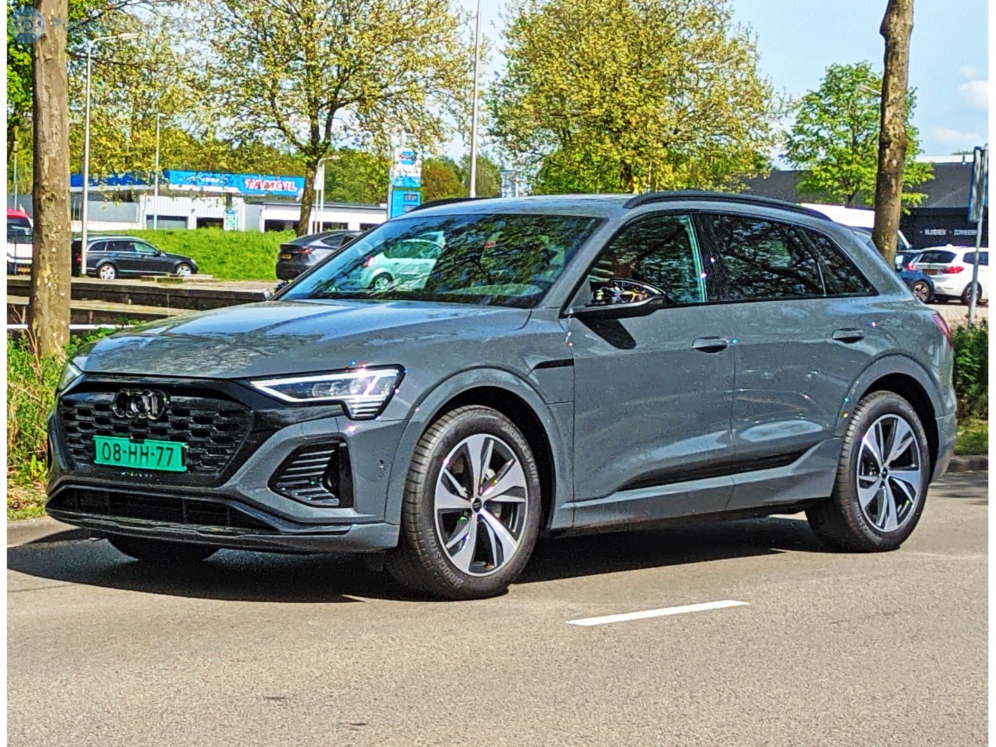 08-HH-77, Audi Q8 1st gen e-tron SUV, facelift, 2022–2025