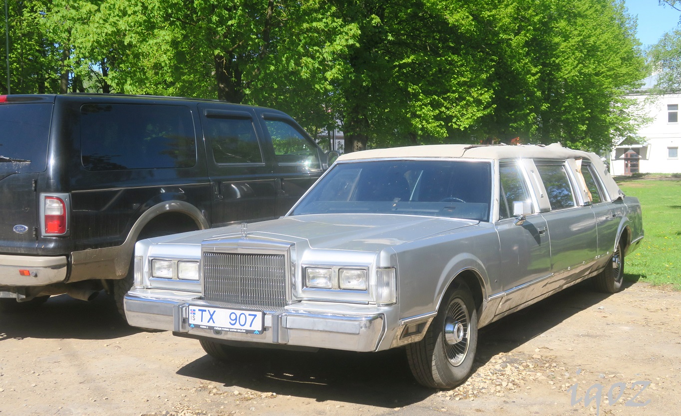 TX 907, Lincoln Town Car 1st gen Sedan (54D), 1980–1989