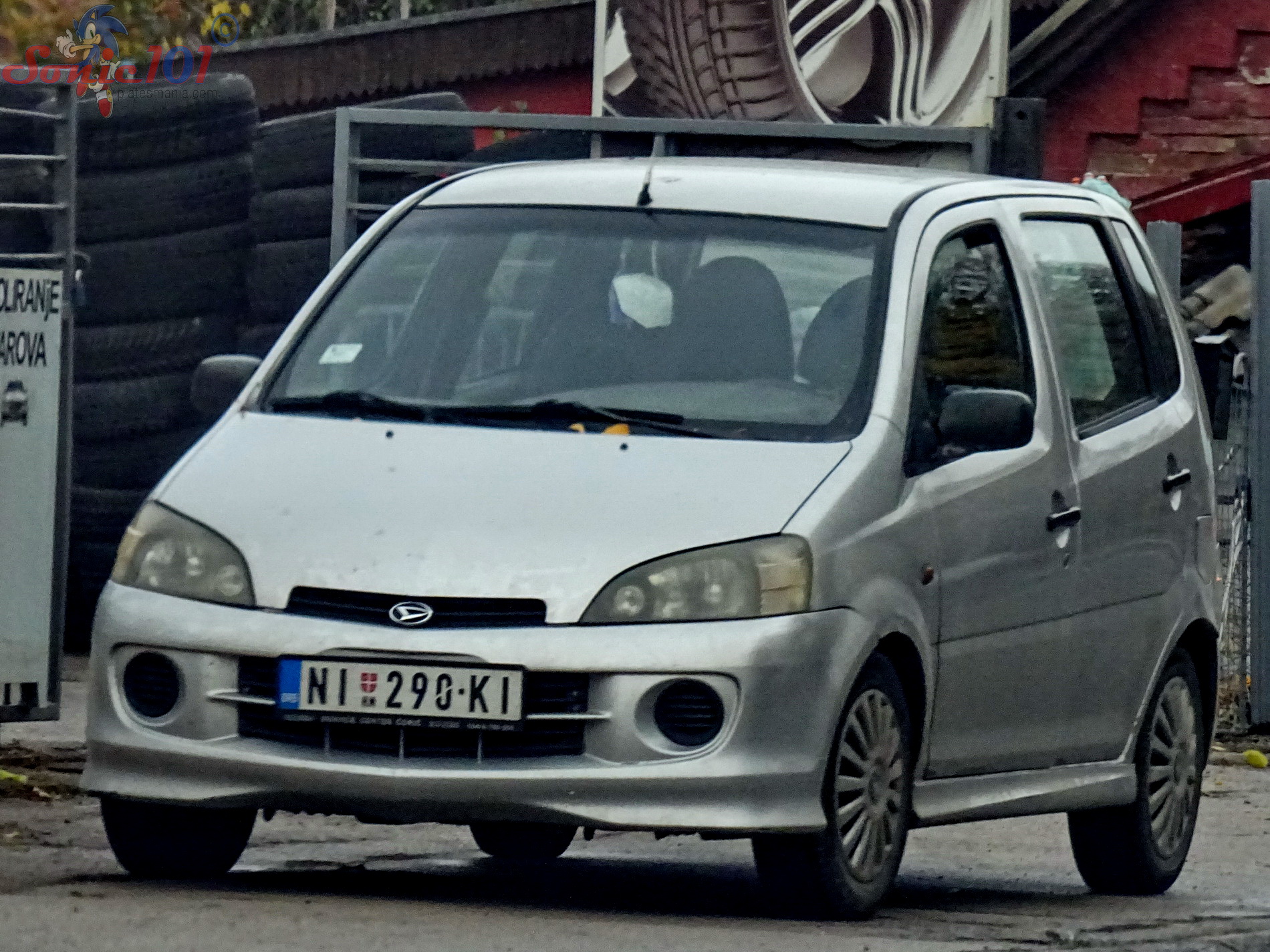 NI 290-KI, Daihatsu YRV 1st gen (M200), 2000–2005