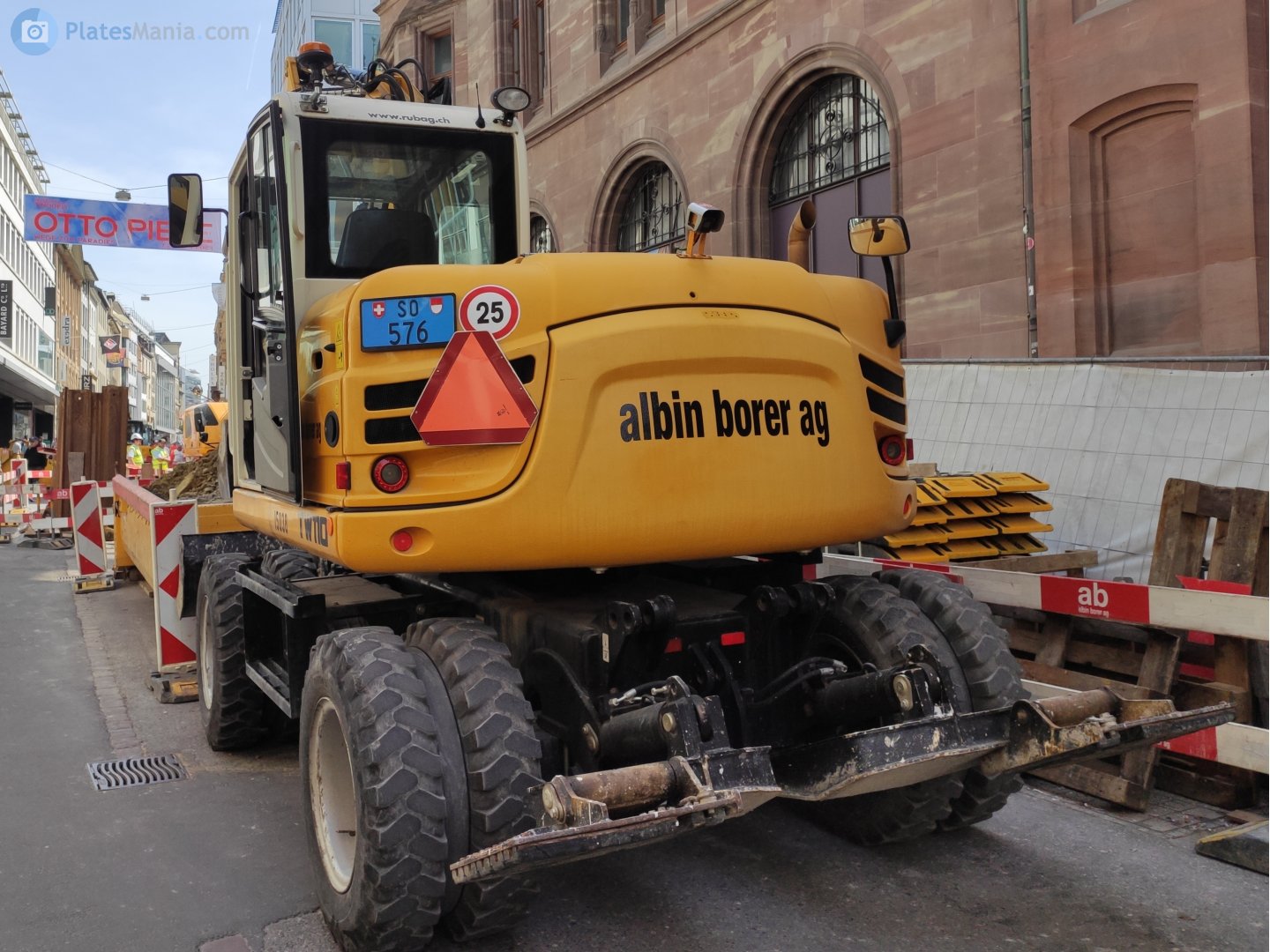 SO 576, Liebherr A-Series 