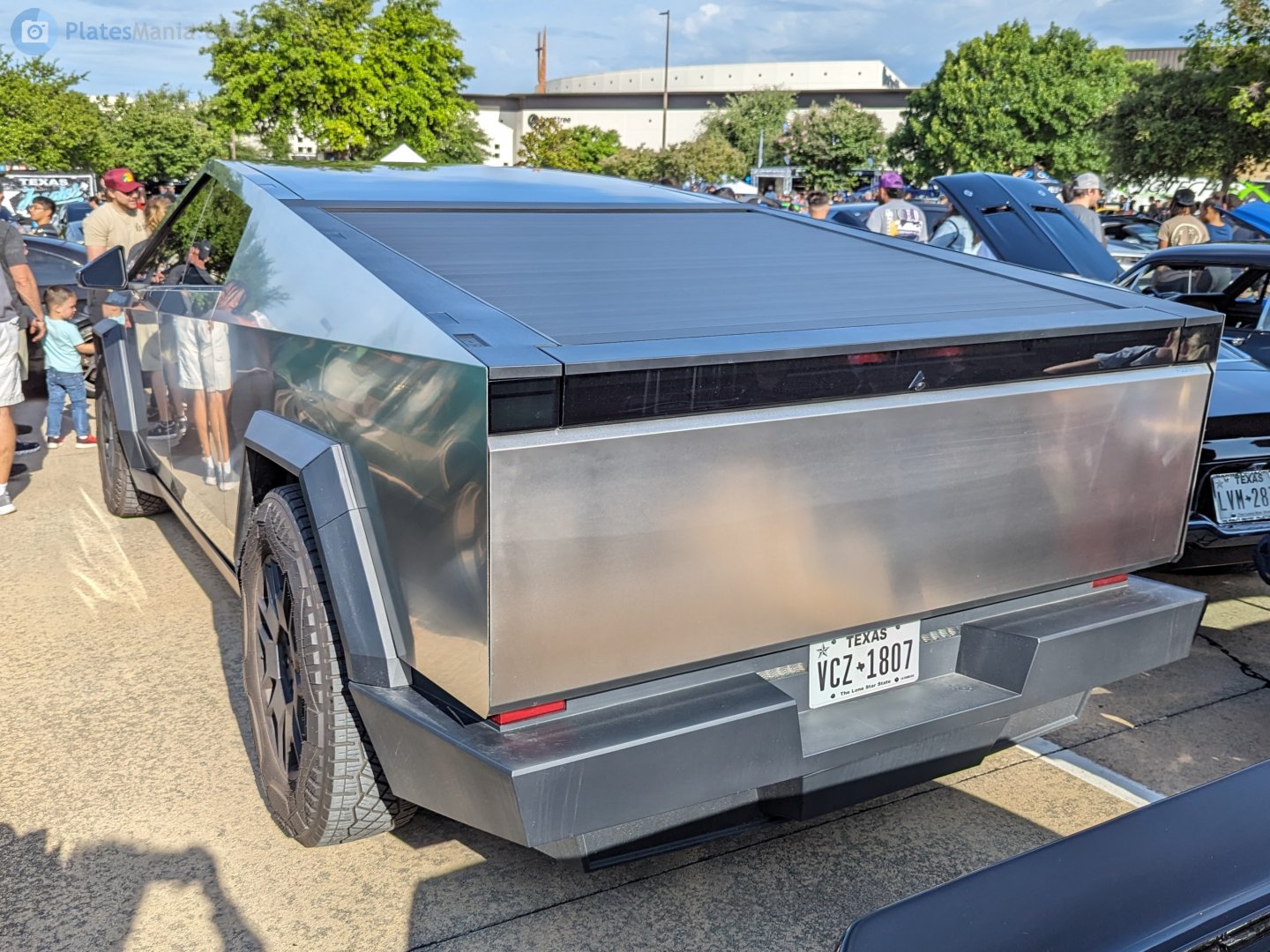 VCZ-1807, Tesla Cybertruck 1st gen, 2023–