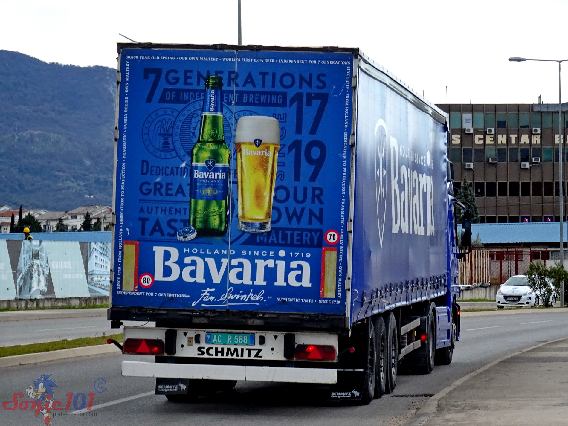 AC R 588, Schmitz SCS 