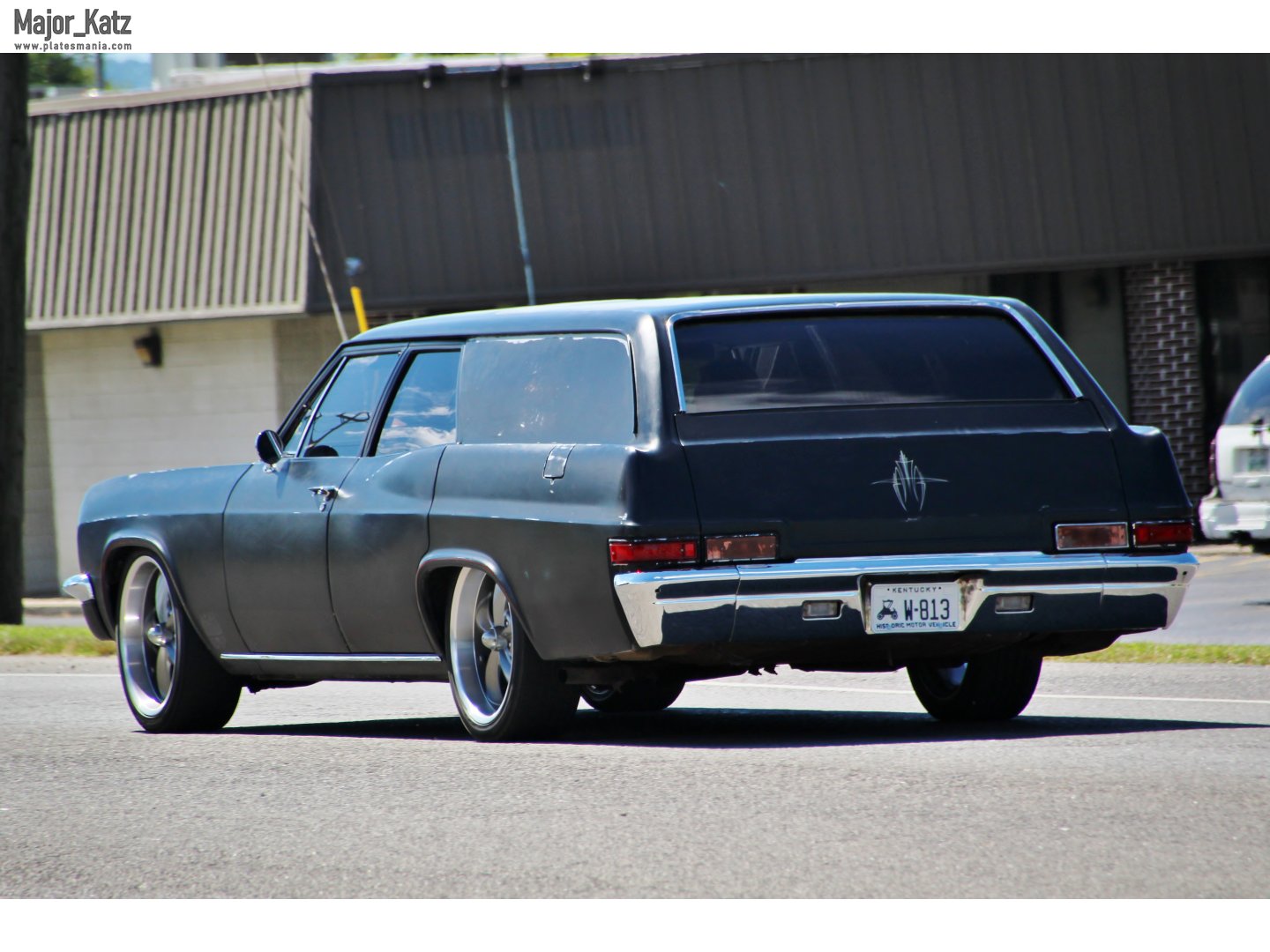 W-813, Chevrolet Impala 4th gen 1966 5-door Station Wagon (6335/6345/6435/6445; B-body), 1st facelift, 1965–1966