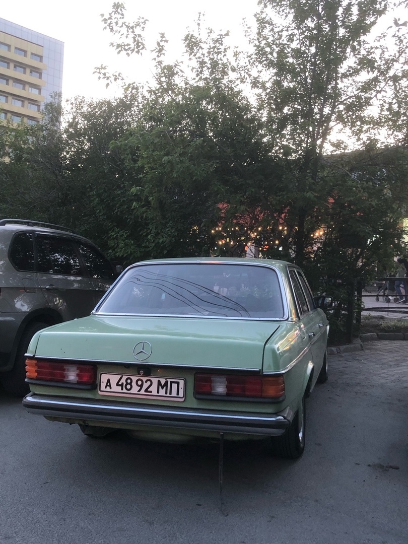 а 4892 МП, Mercedes-Benz E-Klasse 200–300 Sedan (W123), 1975­–1986