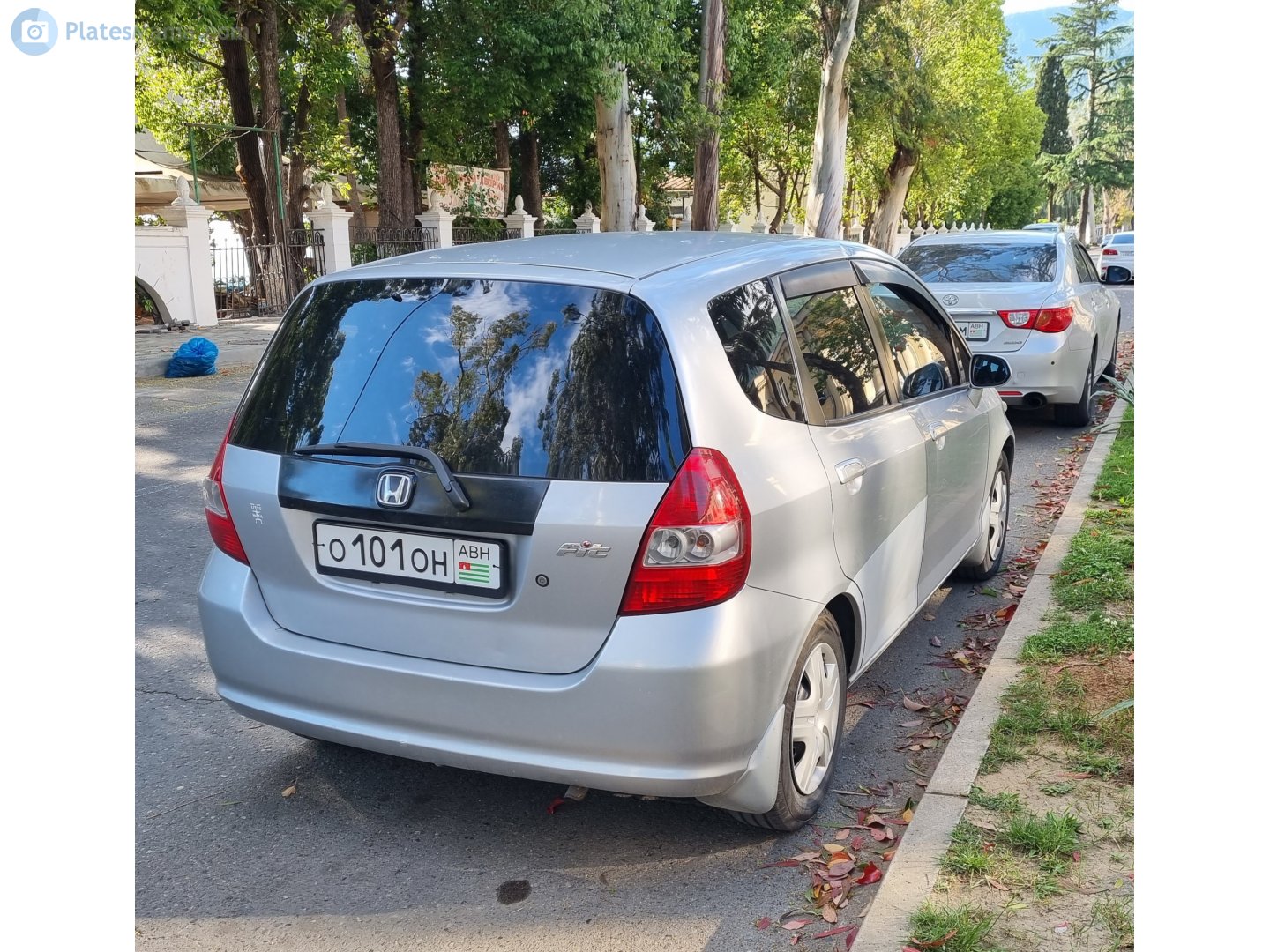 о 101 он, Honda Fit 1st gen Hatch (GD), 2001­–2008