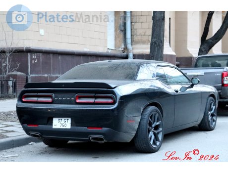 37 GT 750, Dodge Challenger