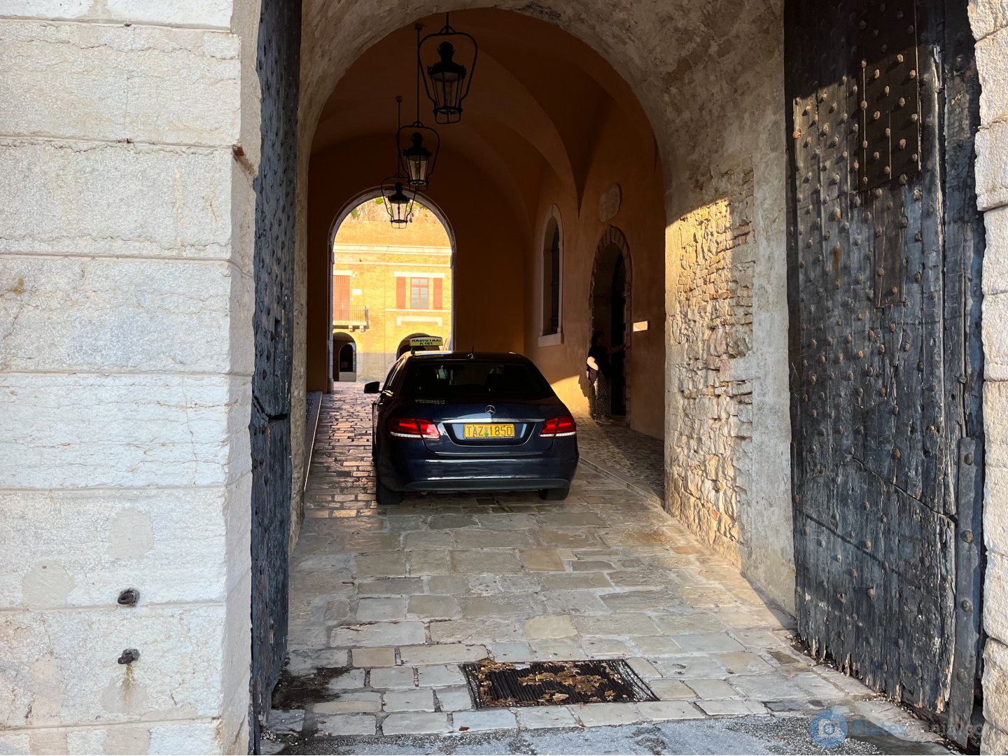 TAZ-1850, Mercedes-Benz E-Klasse 4th gen Sedan (W212), facelift, 2013­–2016