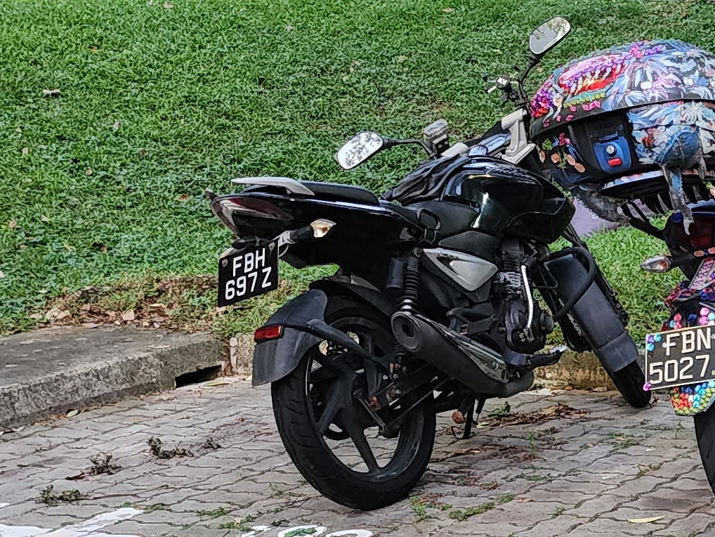 FBH 697 Z, Bajaj Pulsar 