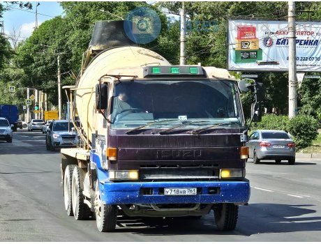 у718нв761, Isuzu 810
