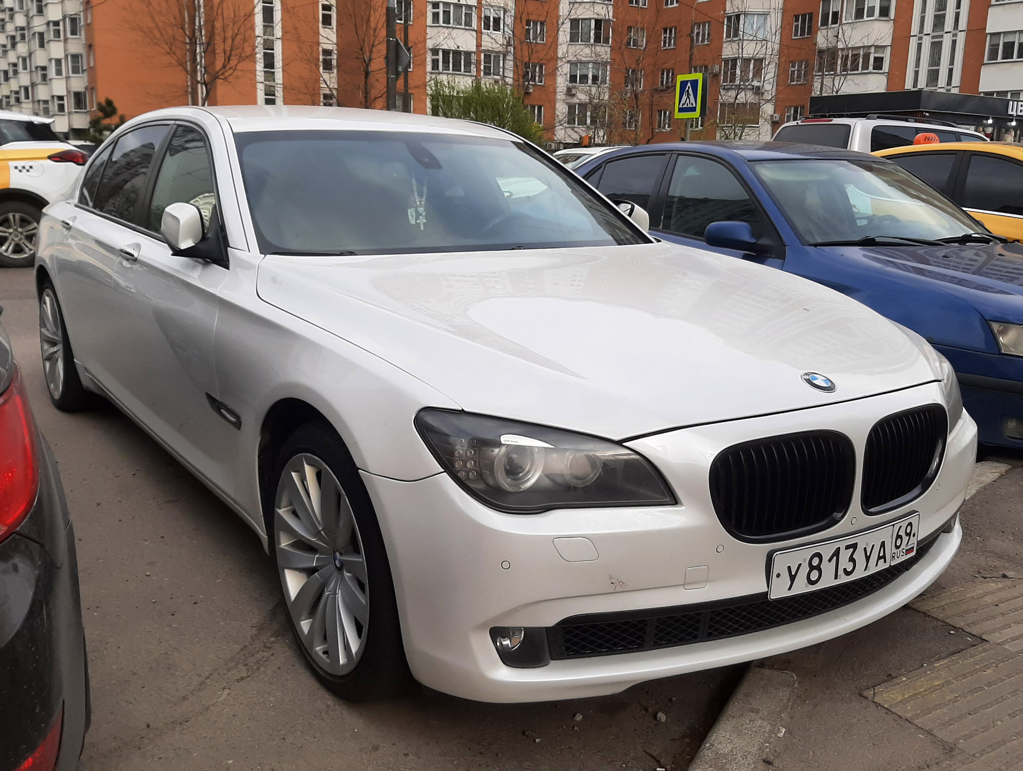 у 813 уа 69, BMW 7 Series 5th gen (F01–F04), 2008–2015