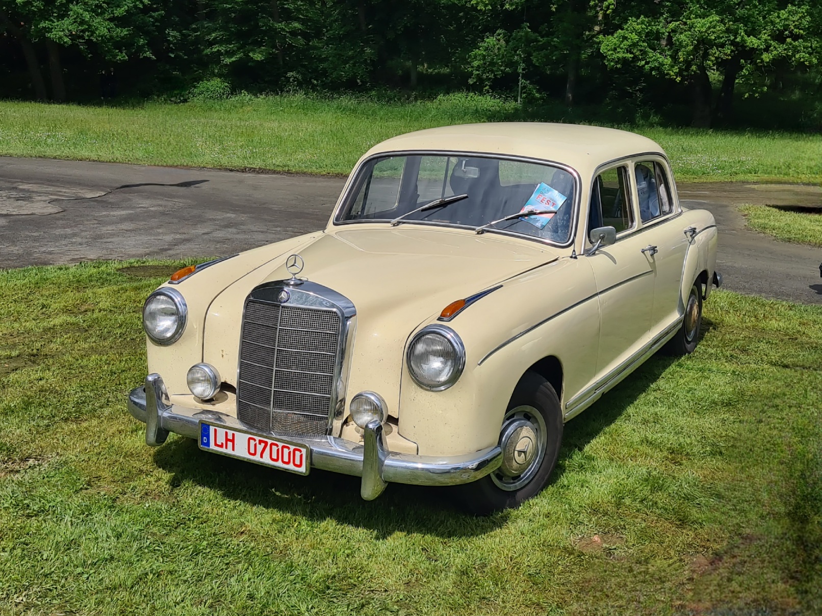 LH 07000, Mercedes-Benz Type 219/220 220S Sedan (W180 II), 1956–1959
