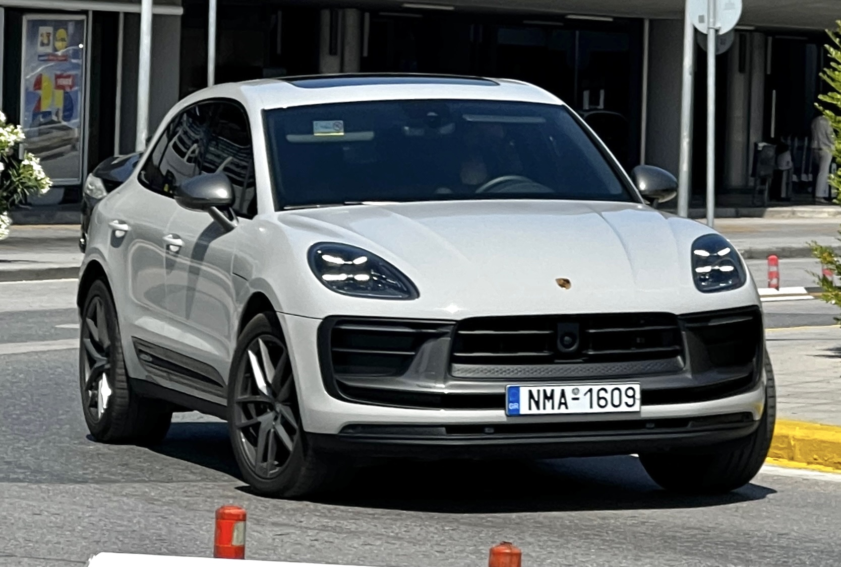 NMA-1609, Porsche Macan 1st gen (95B), 2nd facelift, 2021–