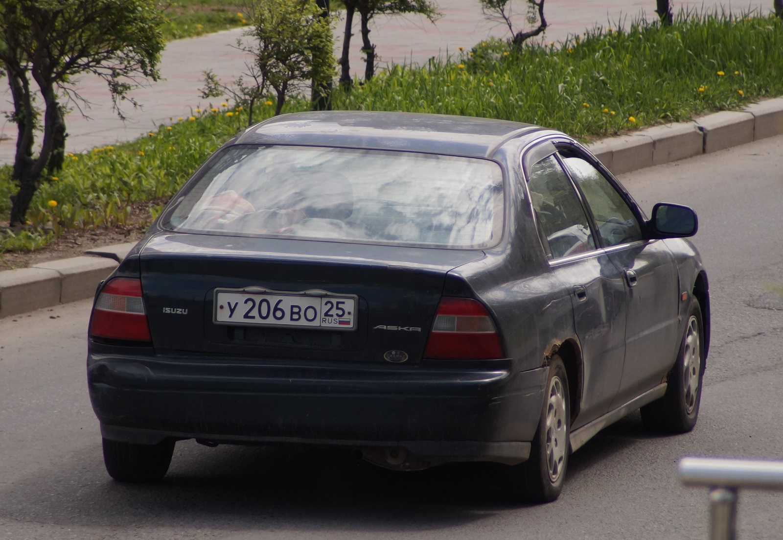 у 206 во 25, Isuzu Aska 3rd gen (CJ1), 1994–1998 (rebadged Honda Accord)
