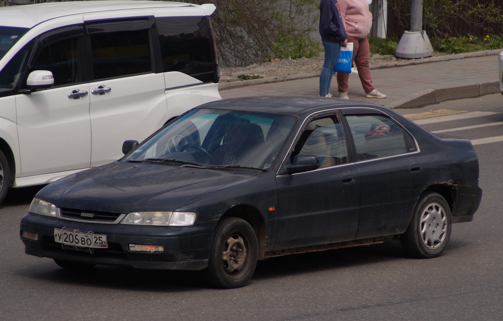 у 206 во 25, Isuzu Aska 3rd gen (CJ1), 1994–1998 (rebadged Honda Accord)