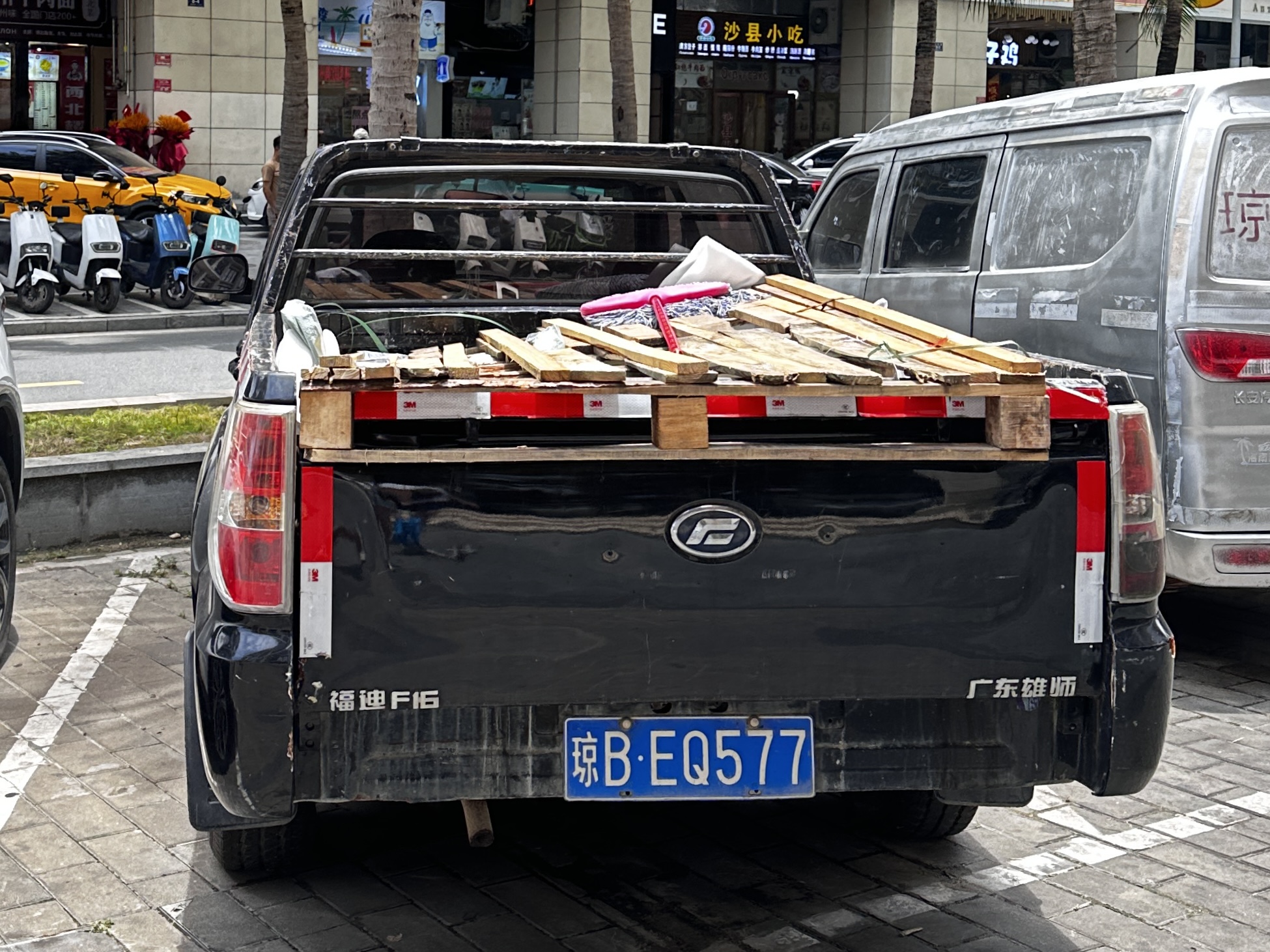 琼B·EQ577, Foday Lion 