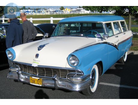 TXK 727, Ford Country Sedan