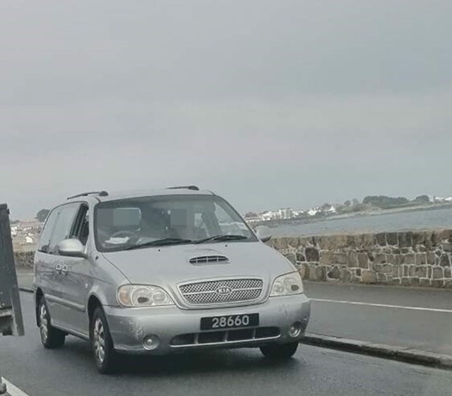 28660, Kia Sedona 1st gen (UP/GQ), 1998–2002