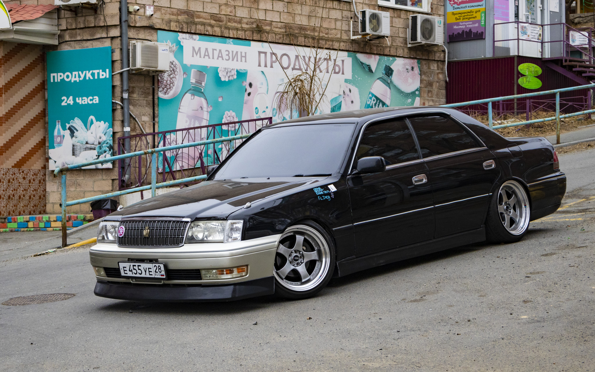 е 455 уе 28, Toyota Crown 10th gen Hardtop (S150), 1995–1999