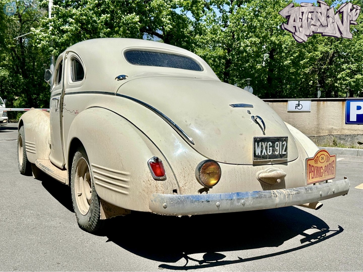 WXG912, Dodge Luxury Liner 