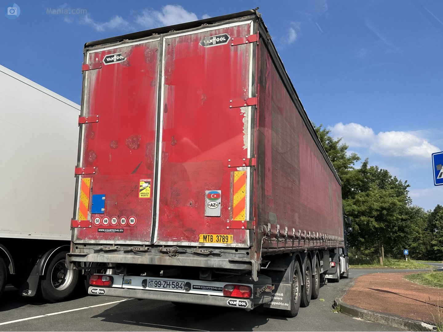 99 ZH 584, Van Hool 3B-Series 