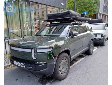 LJ24 CUW, Rivian R1S