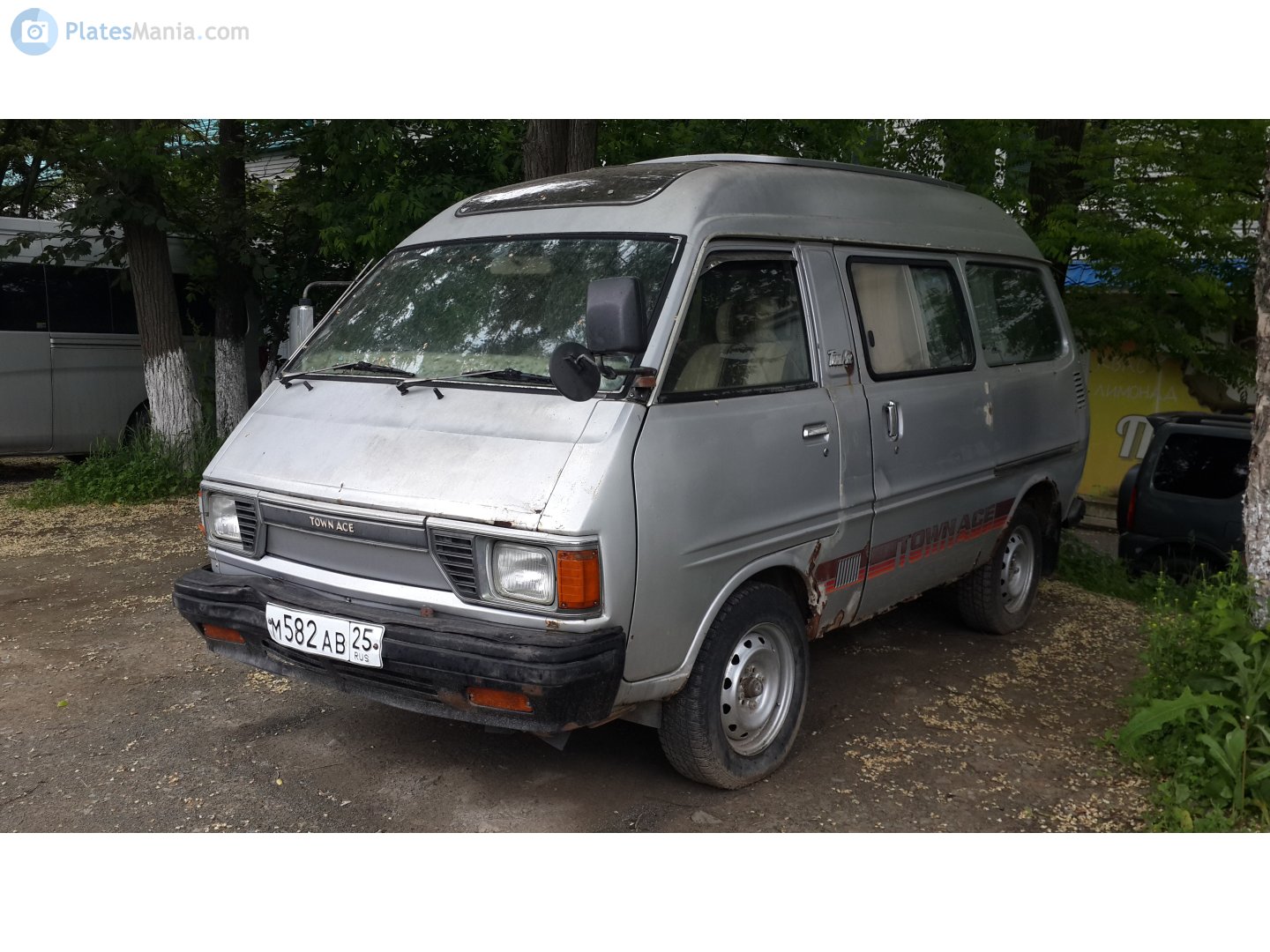 м 582 ав 25, Toyota TownAce 1st gen Van (R10), 1976–1982