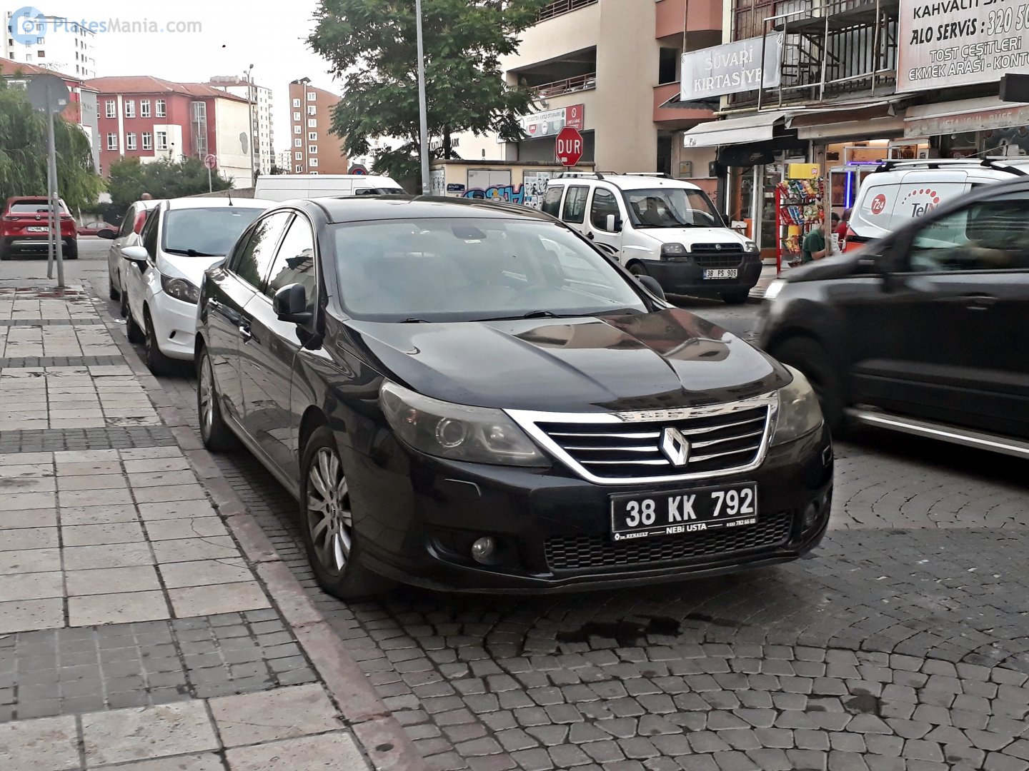 38 KK 792, Renault Latitude 1st gen (L43), 2010–2015