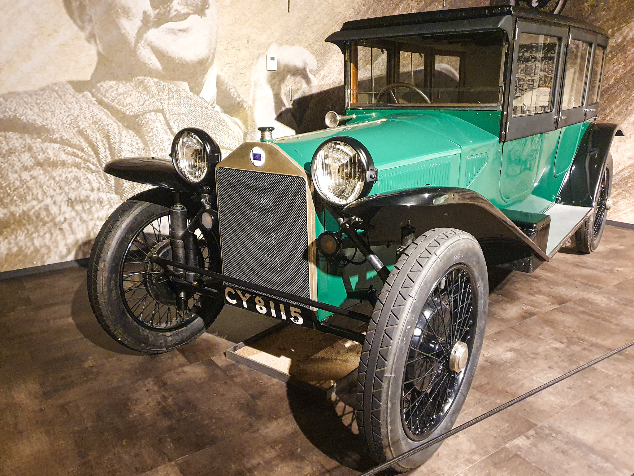 CY8115, Lancia Lambda 