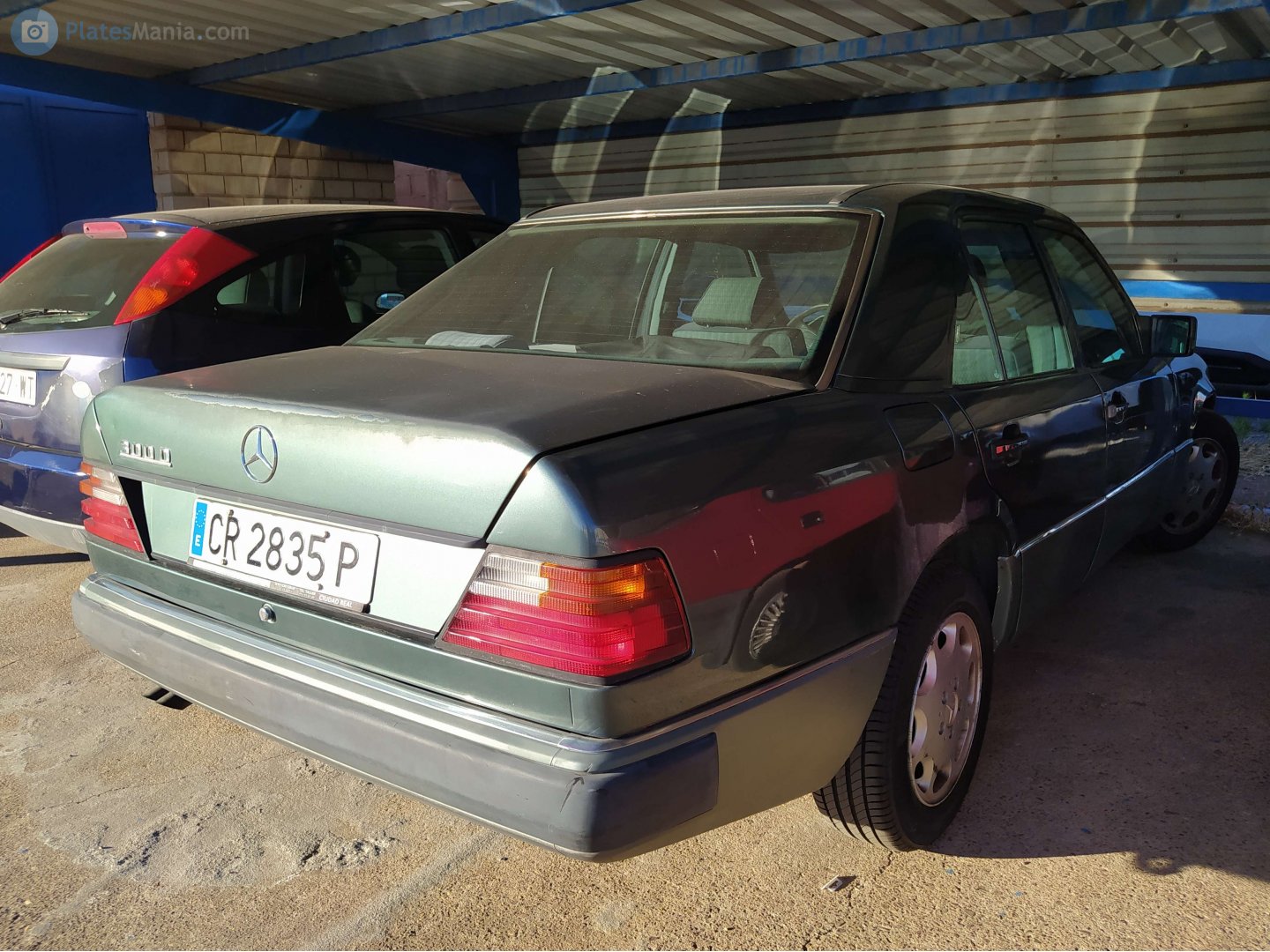 CR 2835 P, Mercedes-Benz E-Klasse 1st gen Sedan (W124), 1984­–1995