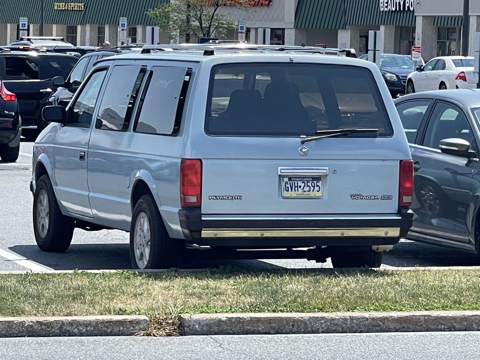 GVH-2595, Plymouth Grand Voyager 1st gen (S), 1987–1990