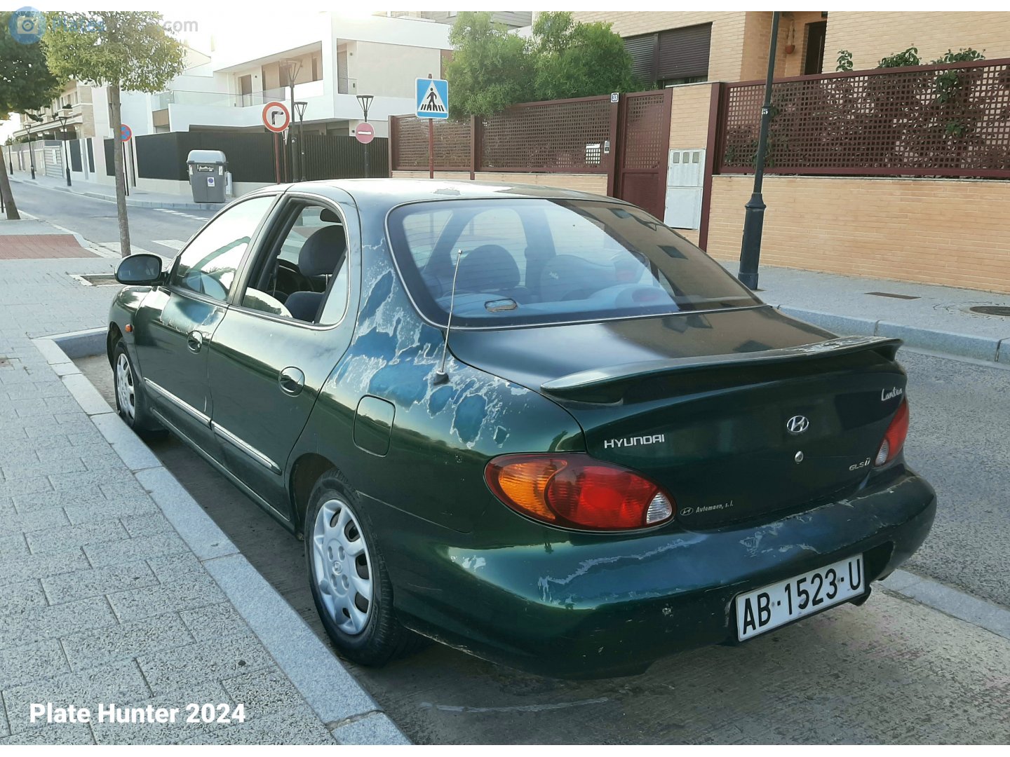 AB 1523 U, Hyundai Lantra 2nd gen Sedan (J3), facelift, 1998–2000