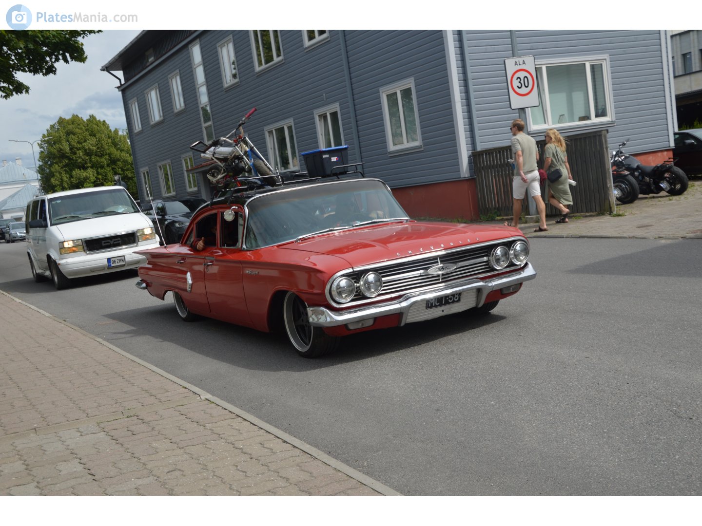 MCT-58, Chevrolet Biscayne 2nd gen 1961 4-door Sedan (1169/1269; B-body), 1960–1961