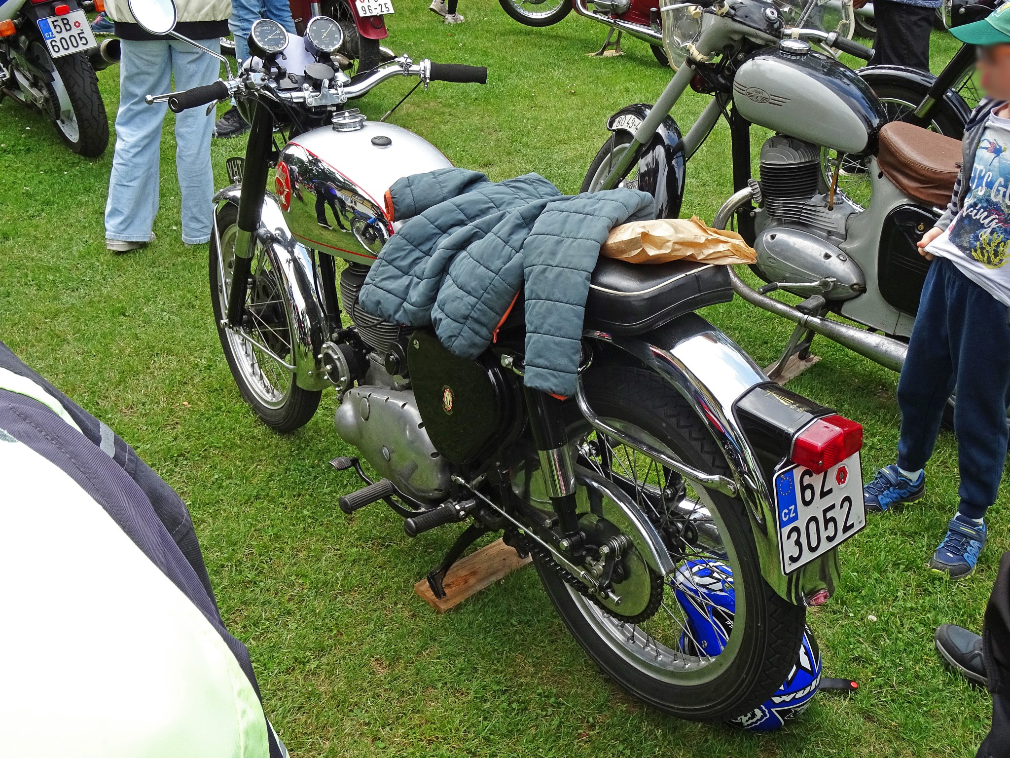 6Z 3052, BSA Gold Star 