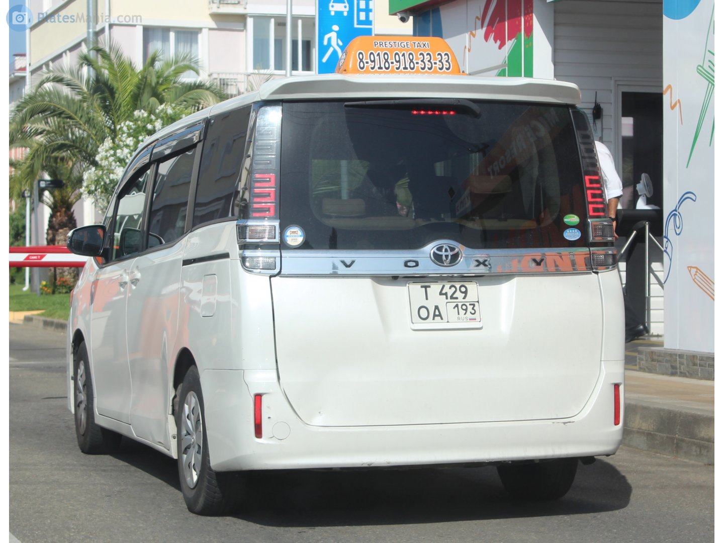 т 429 оа 193, Toyota Voxy 3rd gen (R80), 2014–2021