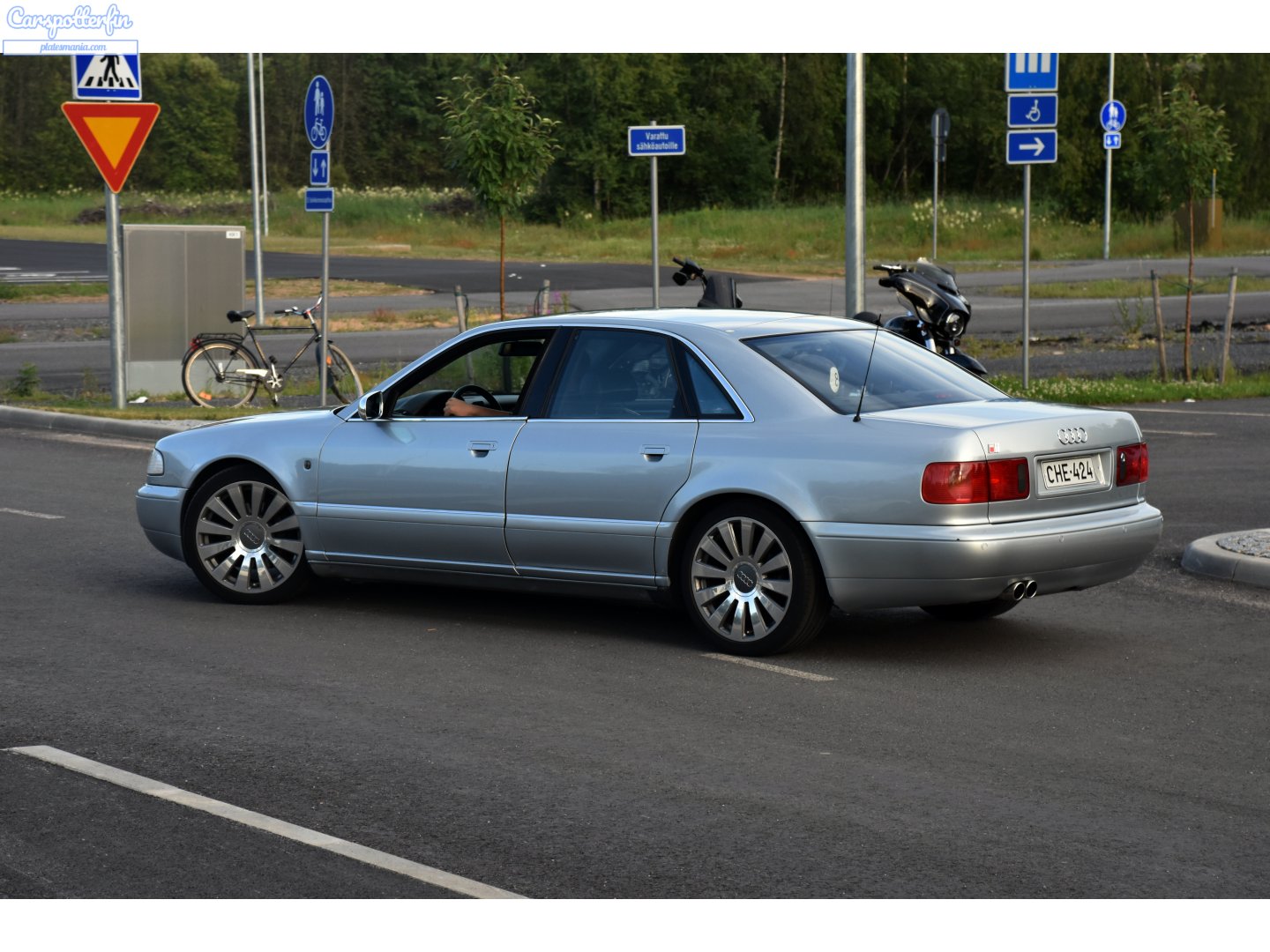 CHE-424, Audi S8 1st gen (D2/4D2/4D8), 1996–2002