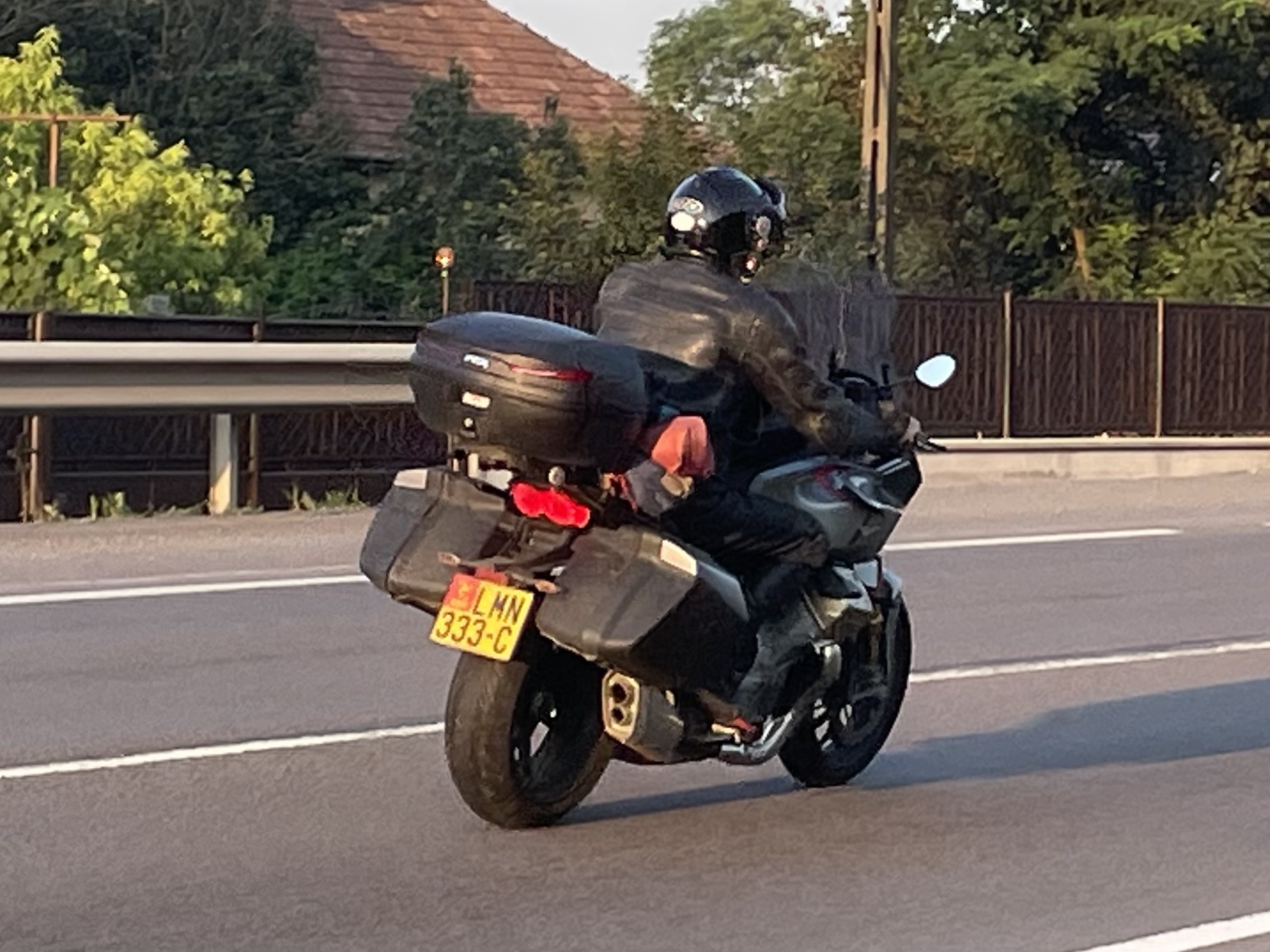 LMN333C, Moto Guzzi V100 Mandello 