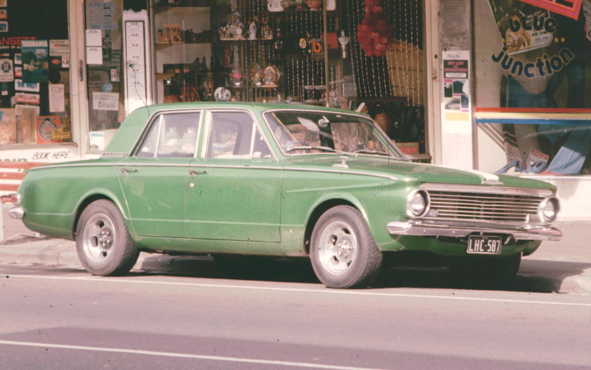 LHC-587, Chrysler Valiant 